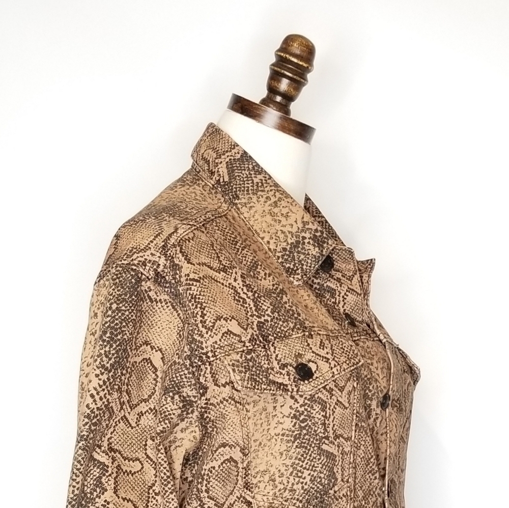 New Free People Brown Snake Skin Print XS Cotton Boho Neutral Y2K Trucker Jacket - Picture 6 of 12